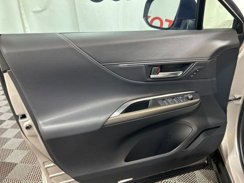 Used 2024 Toyota Venza XLE image 21