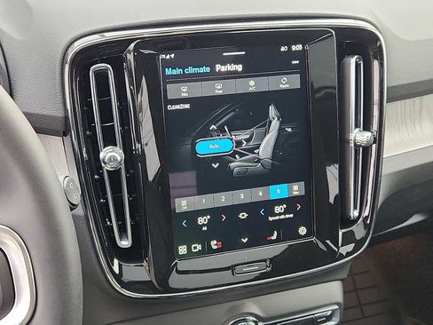 Used 2025 Volvo XC40 B5 Ultra w/ Protection Package Premier image 16