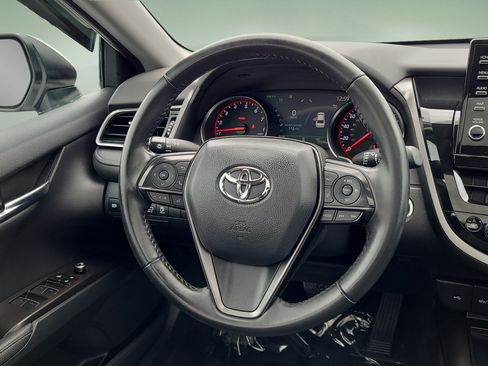 Used 2022 Toyota Camry XSE FWD image 12