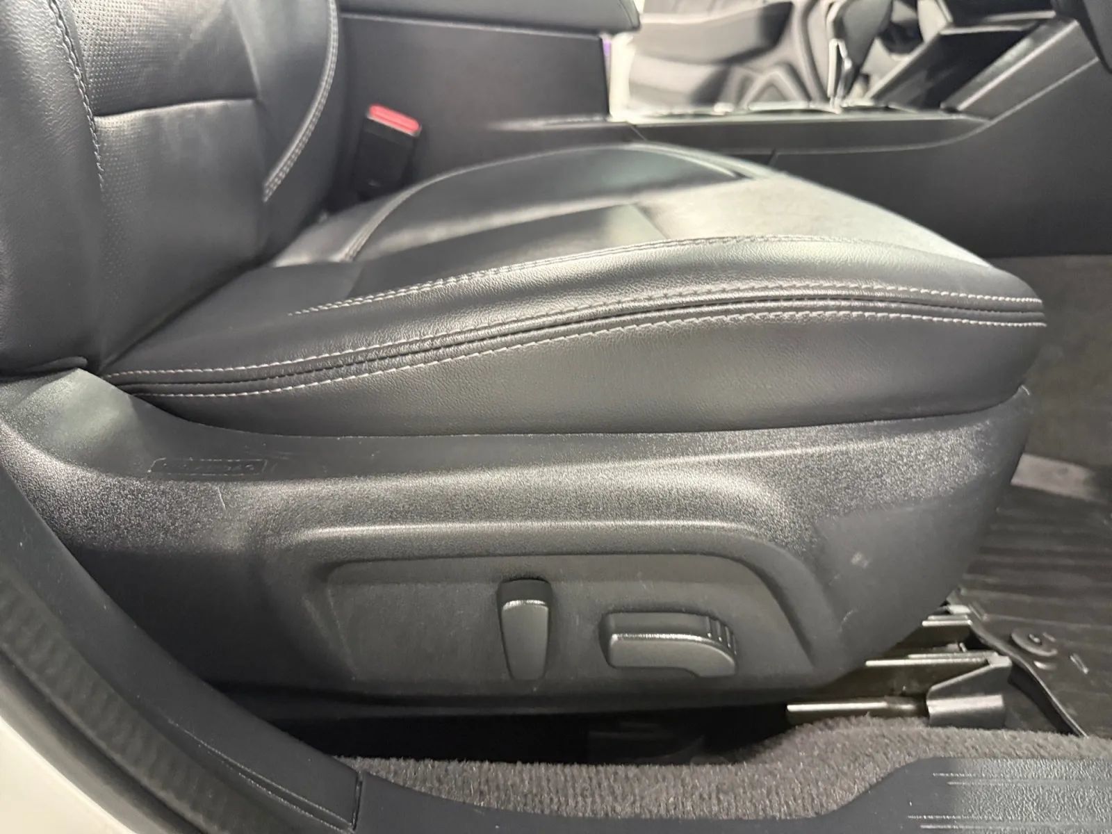 Used 2019 Subaru Outback 3.6R Limited AWD/4WD image 32