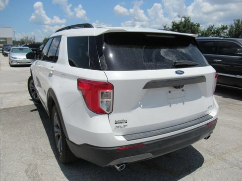 Used 2022 Ford Explorer XLT w/ Equipment Group 202A AWD/4WD image 7