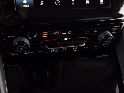 Certified 2022 Jeep Grand Cherokee Laredo w/ Luxury Tech Group I image 32