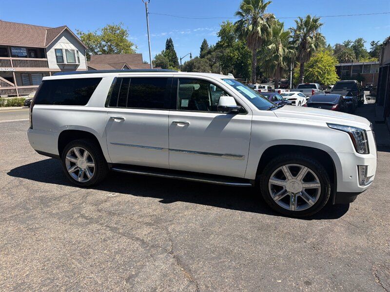 Used 2018 Cadillac Escalade ESV Premium Luxury AWD/4WD image 6