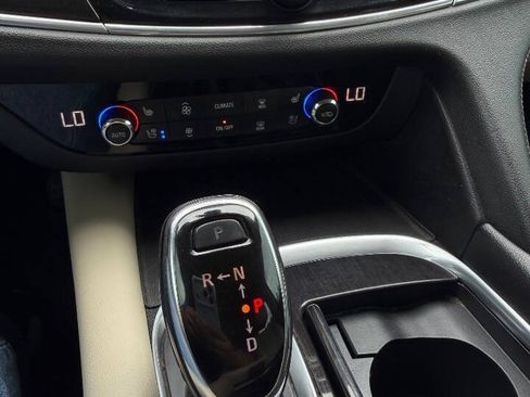 Used 2019 Buick Enclave Premium w/ Experience Buick Package FWD image 31