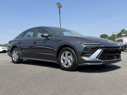 New 2026 Hyundai Sonata SE FWD image 2
