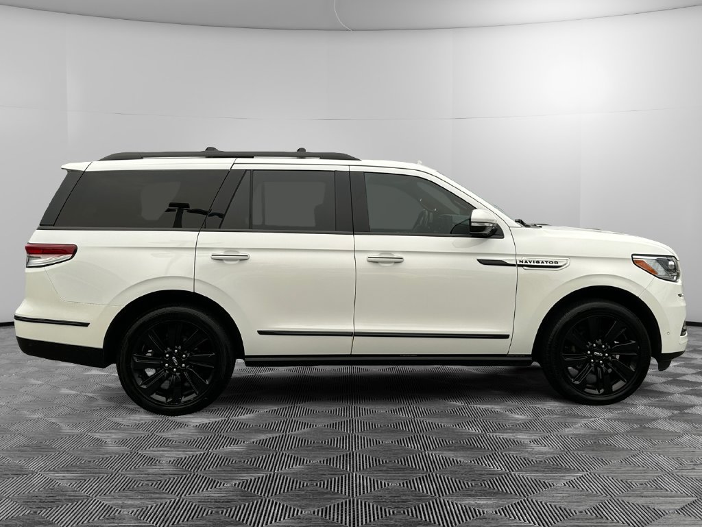 Used 2023 Lincoln Navigator Reserve w/ Monochromatic Package AWD/4WD image 7