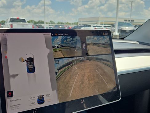 Used 2023 Tesla Model Y 2WD image 22