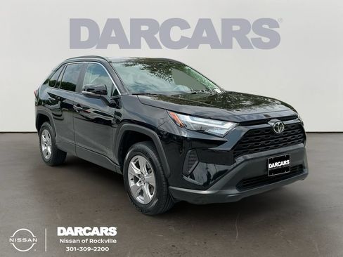Used 2025 Toyota RAV4 XLE AWD/4WD image 1