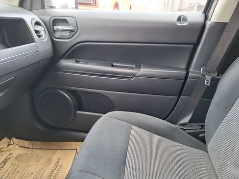 Used 2014 Jeep Patriot Latitude w/ Sun/Sound Group AWD/4WD image 16
