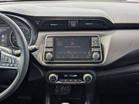 Used 2019 Nissan Kicks SV image 17