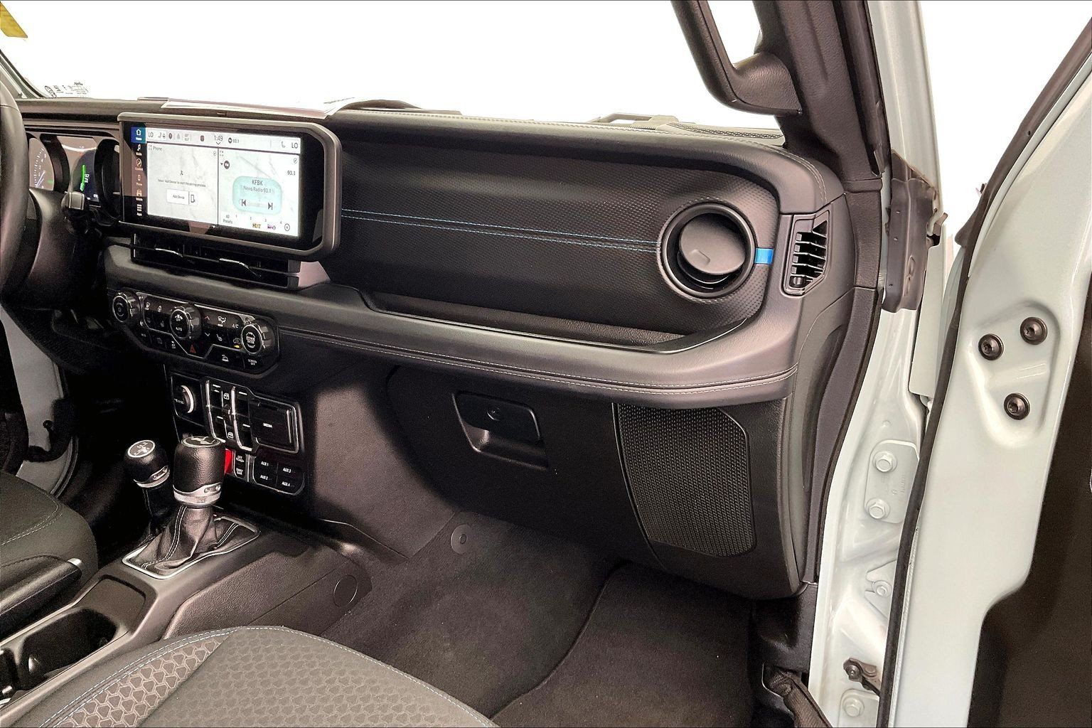 Used 2024 Jeep Wrangler Unlimited Rubicon 4xe w/ Convenience Group AWD/4WD image 15