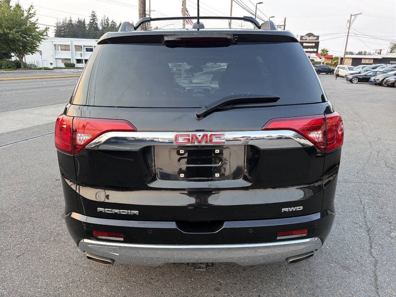 Used 2017 GMC Acadia Denali AWD/4WD image 4
