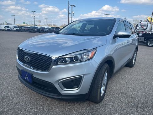 Used 2018 Kia Sorento L image 4