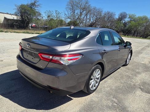 Used 2019 Toyota Camry LE image 4
