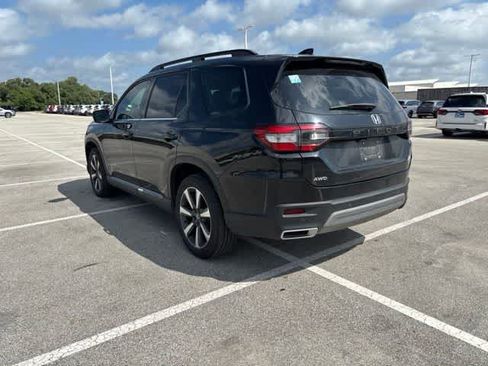 Used 2025 Honda Pilot Elite image 3