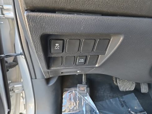 Used 2019 Nissan Pathfinder S image 9