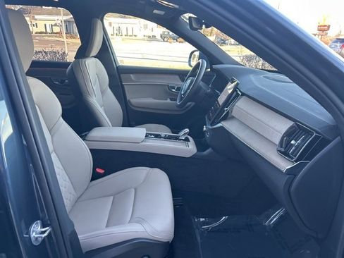 Used 2025 Volvo XC90 B5 Plus image 15