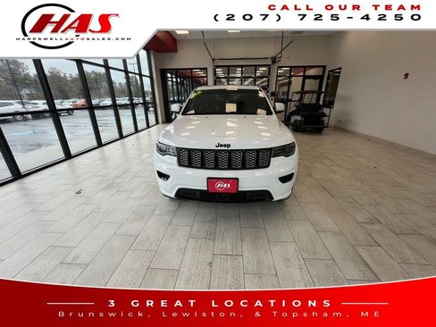 Used 2022 Jeep Grand Cherokee Laredo X image 9