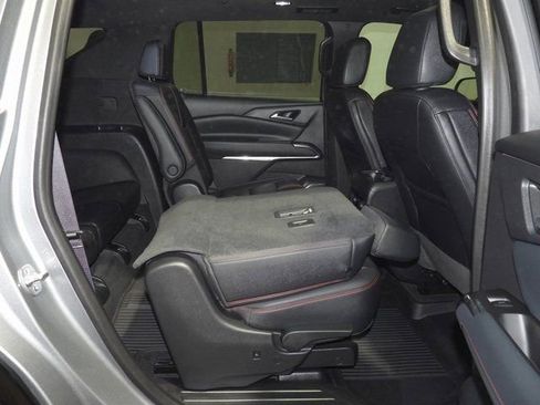 Used 2024 Chevrolet Traverse RS w/ LPO, Floor Liner Package image 54