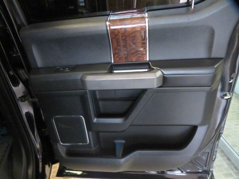 Used 2016 Ford F150 Platinum w/ Equipment Group 701A Luxury image 29