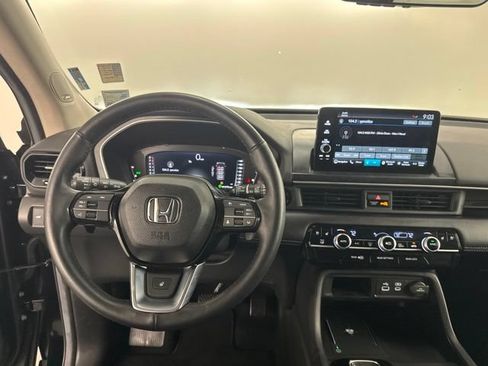 Used 2025 Honda Pilot Elite image 32