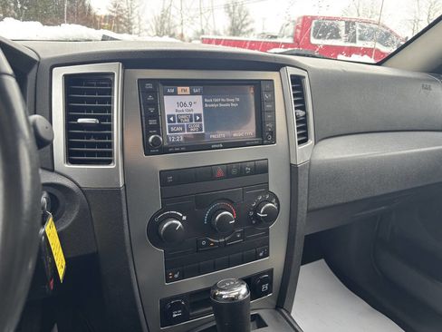 Used 2009 Jeep Grand Cherokee Laredo image 25