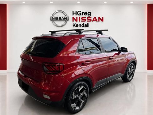 Used 2024 Hyundai Venue Limited FWD image 4