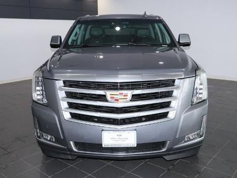 Used 2019 Cadillac Escalade ESV Premium Luxury image 8