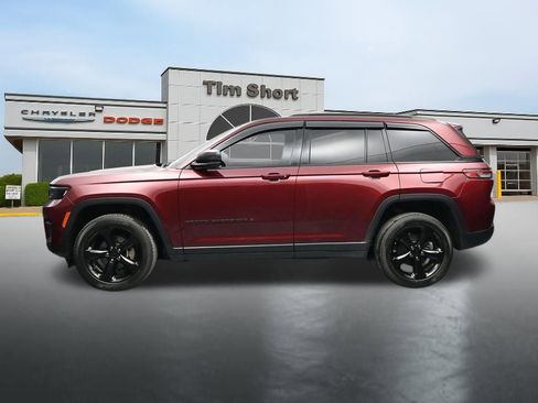 Used 2022 Jeep Grand Cherokee Altitude AWD/4WD image 2