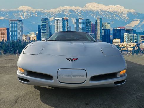 Used 1998 Chevrolet Corvette Coupe image 2