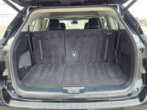 Certified 2022 Toyota Highlander XLE image 16