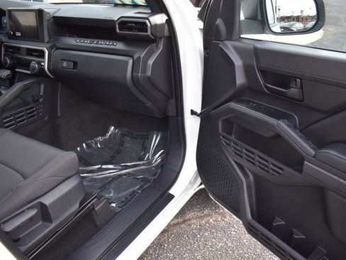 Used 2024 Toyota Tacoma SR image 15