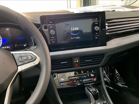 New 2026 Volkswagen Jetta SE image 9