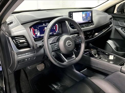 Used 2024 Nissan Rogue SL w/ SL Premium Package image 16