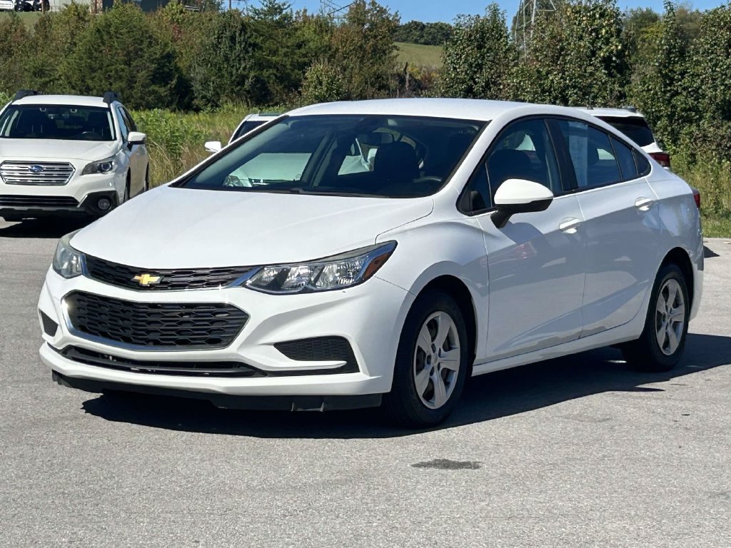 Used 2018 Chevrolet Cruze LS FWD image 3