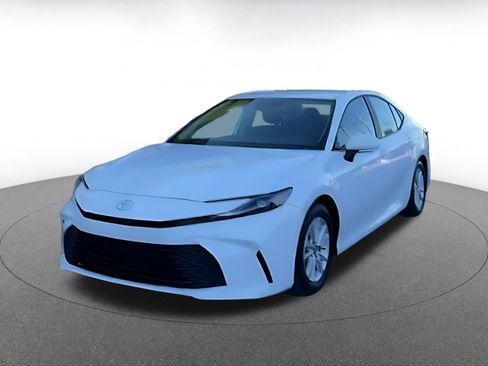 Used 2025 Toyota Camry LE image 4
