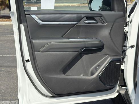 Used 2025 GMC Acadia Elevation image 19