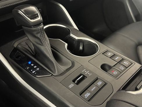 Used 2023 Toyota Highlander XLE AWD/4WD image 24