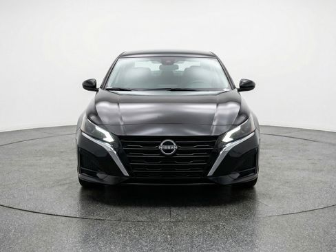 Used 2025 Nissan Altima 2.5 SV image 2