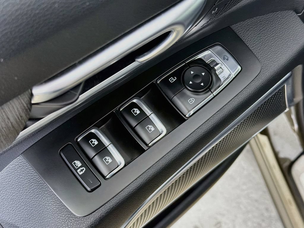 Used 2025 Kia Telluride SX w/ SX Captain's Chair Package AWD/4WD image 18