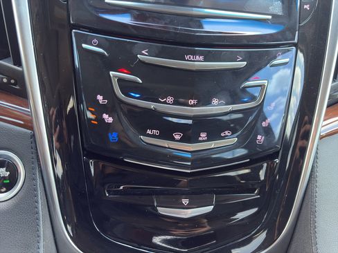 Used 2019 Cadillac Escalade Luxury RWD image 27