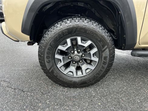 Used 2017 Toyota Tacoma TRD Off-Road w/ Tow Package image 12