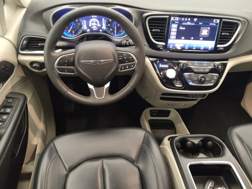 Used 2023 Chrysler Pacifica Touring-L FWD image 22