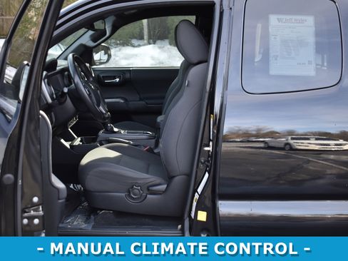 Used 2016 Toyota Tacoma TRD Sport w/ Towing Package image 4