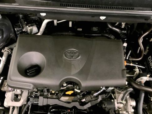Used 2025 Toyota RAV4 XLE AWD/4WD image 33