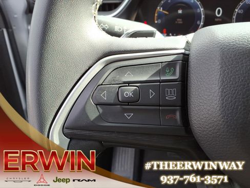 Used 2023 Jeep Grand Cherokee L Laredo image 19