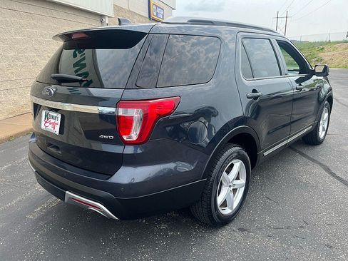 Used 2017 Ford Explorer XLT w/ Equipment Group 202A AWD/4WD image 8