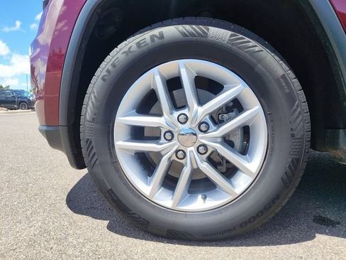 Used 2018 Jeep Grand Cherokee Laredo AWD/4WD image 24