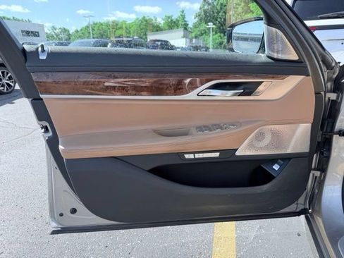 Used 2018 BMW 750i RWD image 15