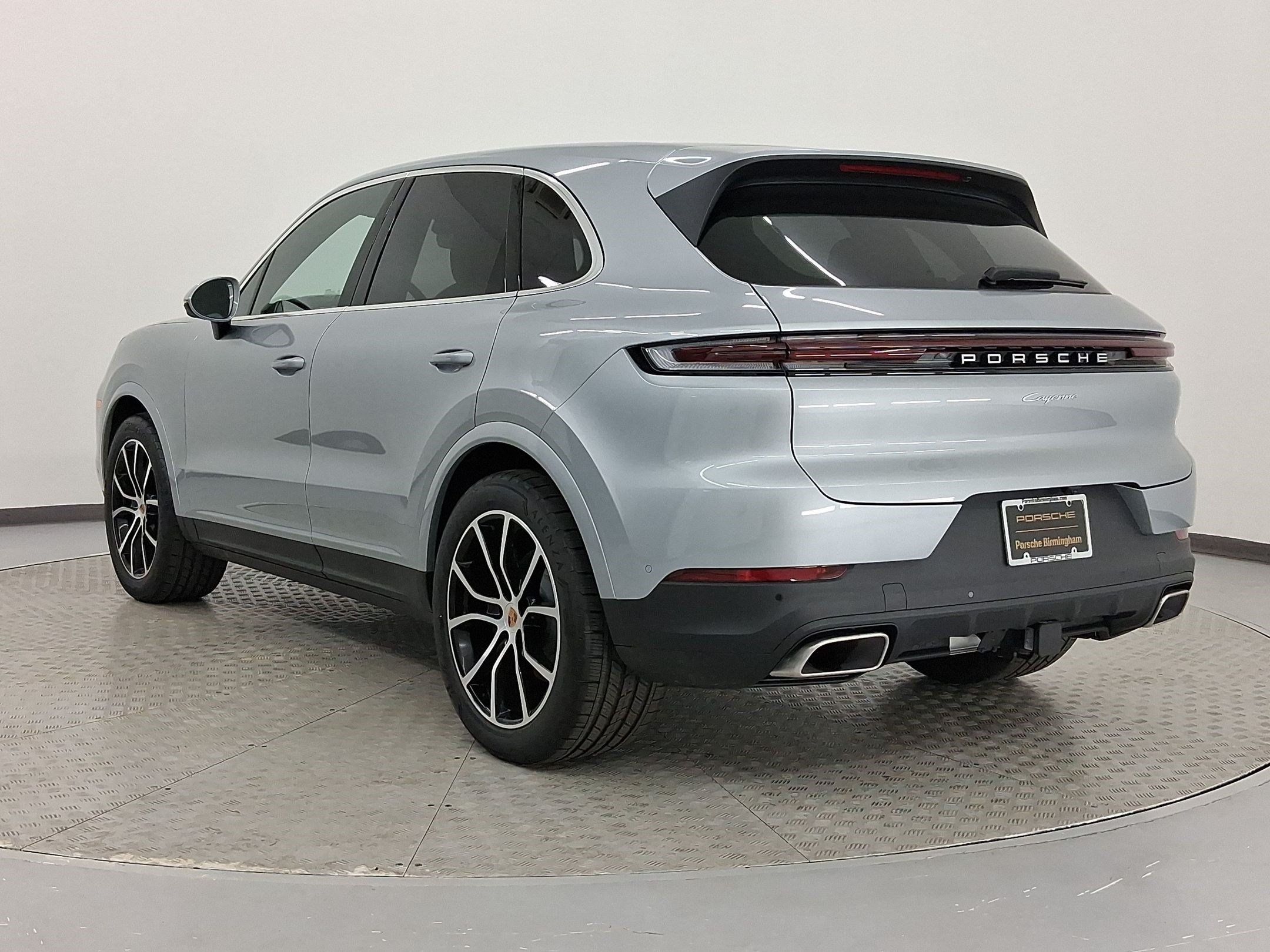 Used 2026 Porsche Cayenne AWD/4WD image 3